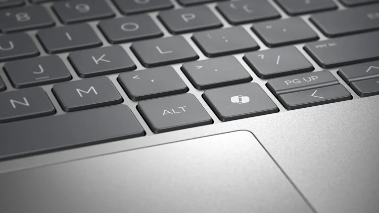 HP_EliteBook_640_G11_Notebook_PC_14Inch_NaturalSilver_WWAN_FPR_Hero_WhiteBG_CoPilotDetail.jpg